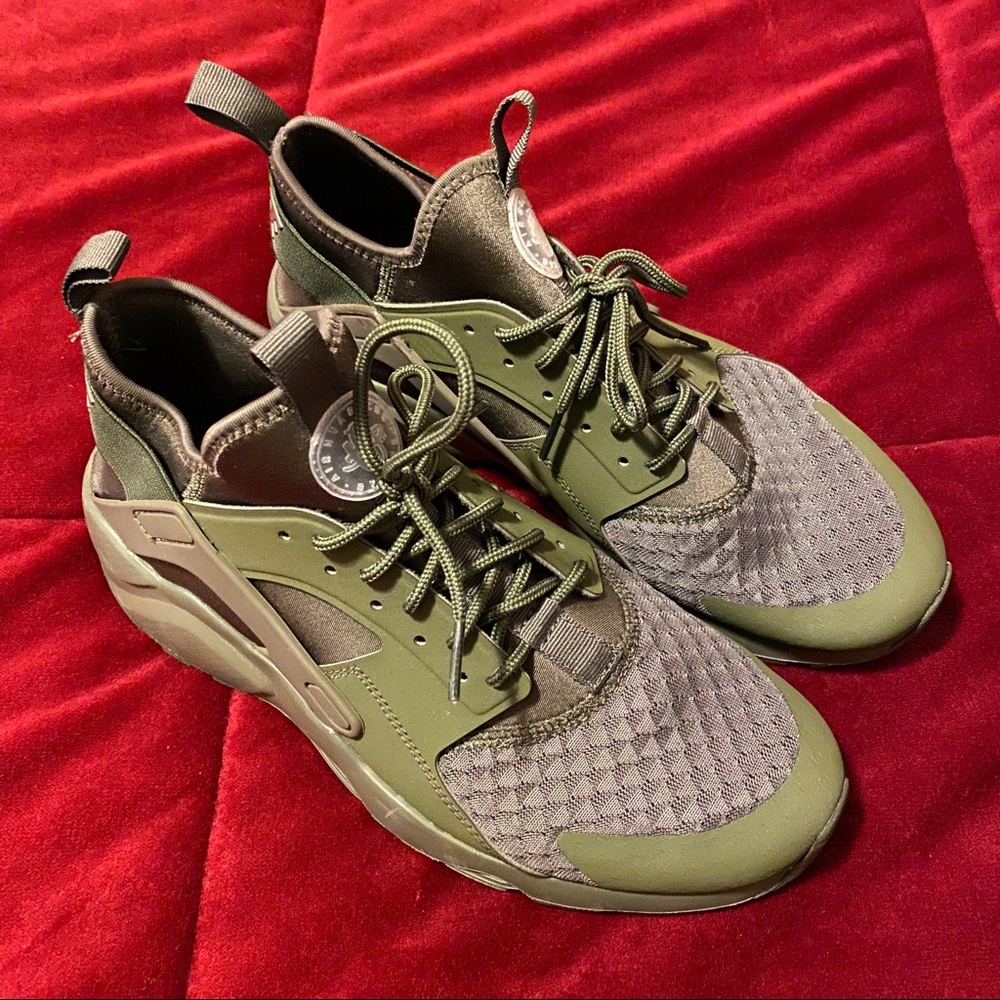 Nike — Air Huaraches